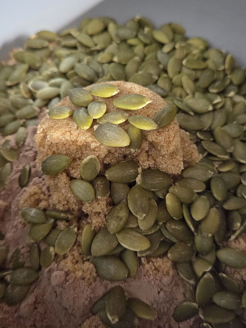 Mix dry ingredients in sauce pain